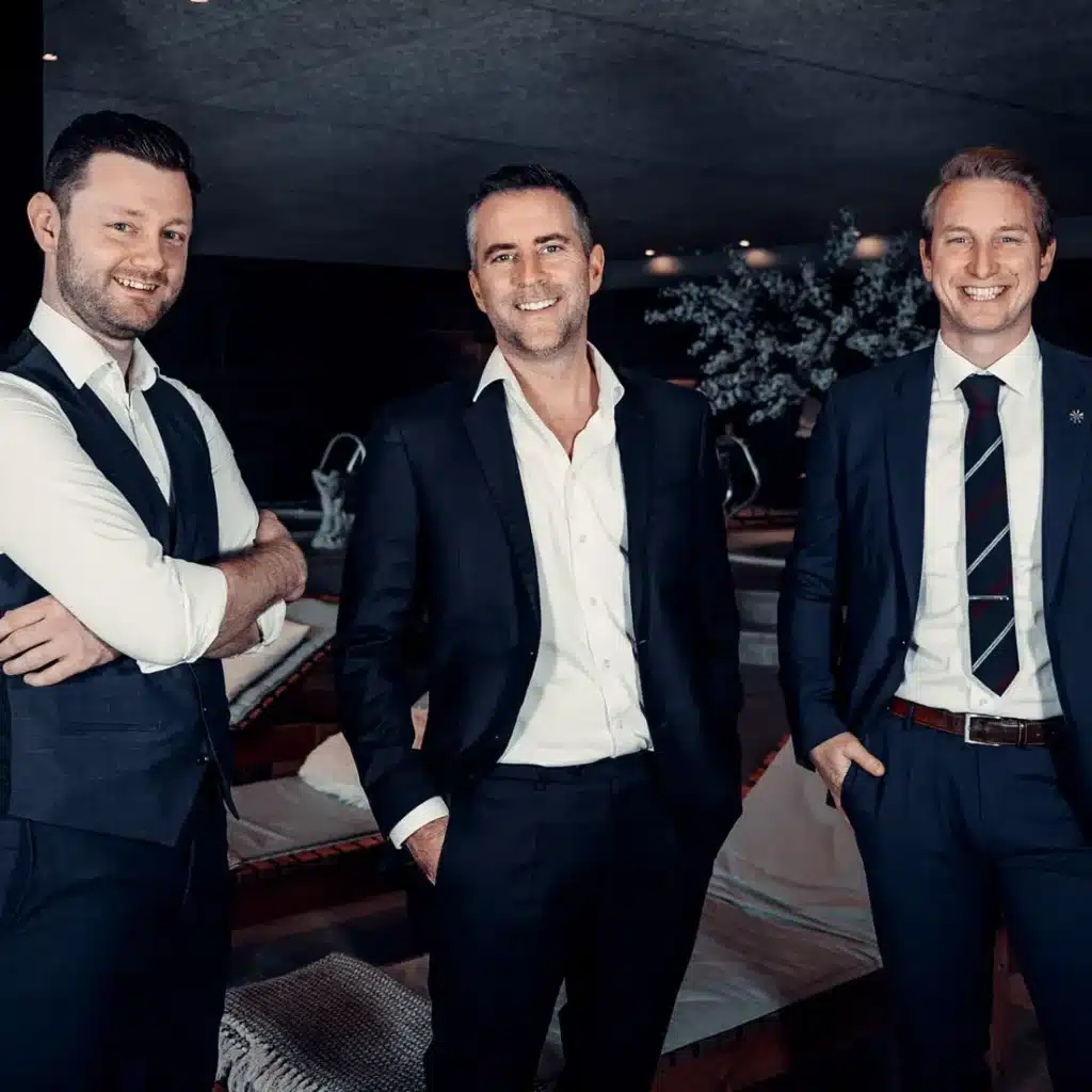 Jacob Risgaard med Brian og John hos Hotel Viking