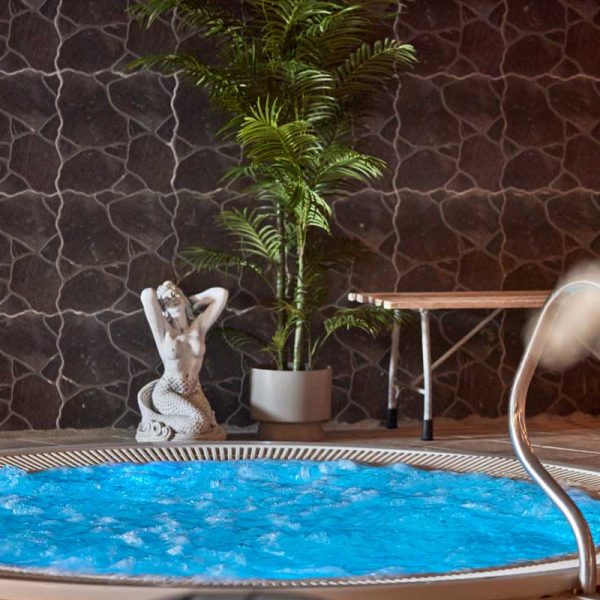 36 grader varmt spabad hos Hotel Viking