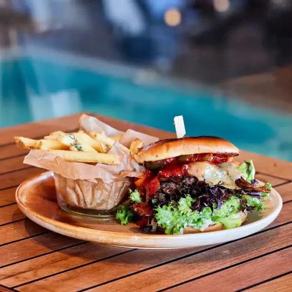 Frokost med udsigt over spa og wellnessområdet