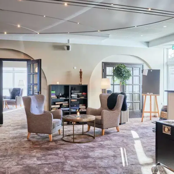 Brætspil i loungen hos Hotel Viking