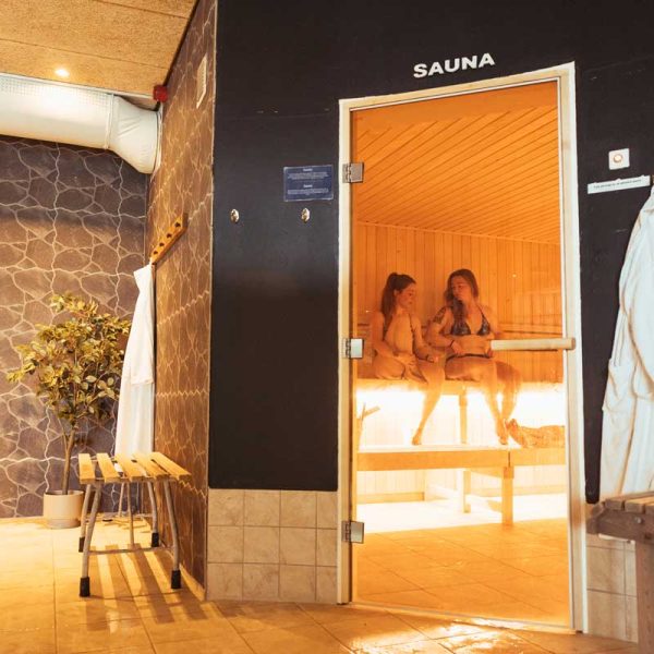 Slap af i vores sauna under dit spa ophold for 2